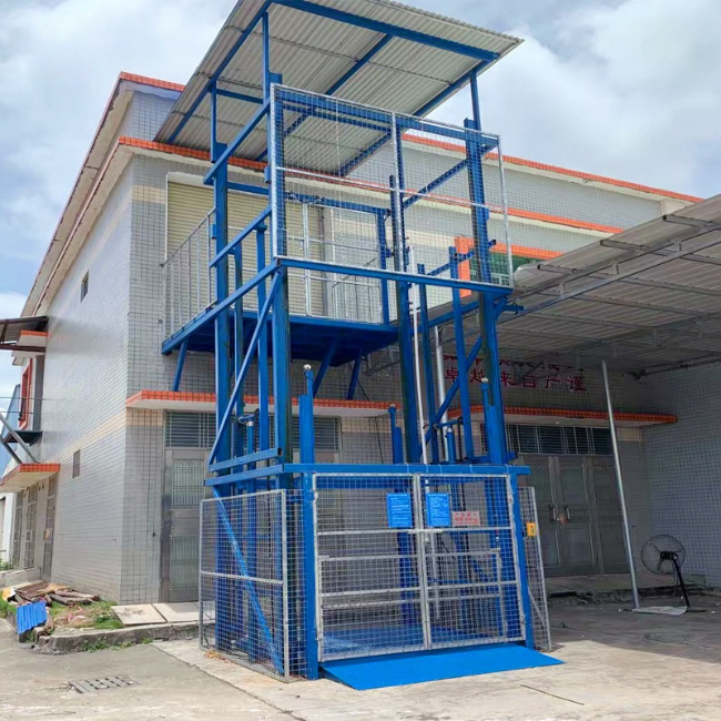 江西建材厂室外升降货梯安装